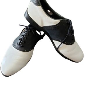 Footjoy Golf Spikeless Classic Saddle Style…